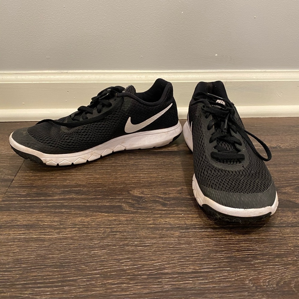 black nike sneakers
